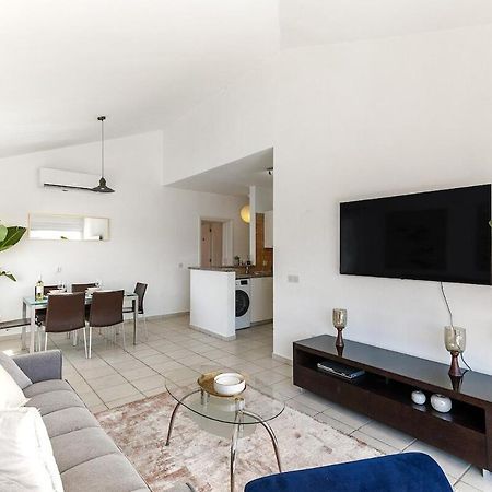 Limnaria Gardens Beautiful Apartment By Vichy Paphos Exterior foto