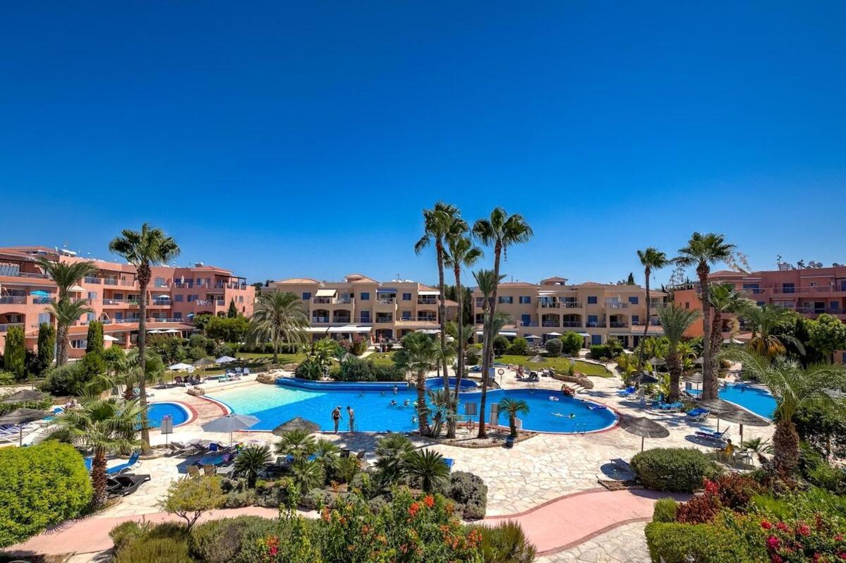 Limnaria Gardens Beautiful Apartment By Vichy Paphos Exterior foto